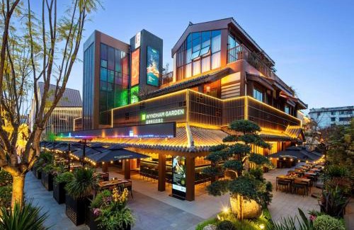 Qionglai Hotel | Wyndham Garden Qionglai Downtown