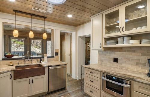 Weaverville Cabin | Wyndmere Lodge by Carolina Mornings | Historic Cabin w/Hot Tub