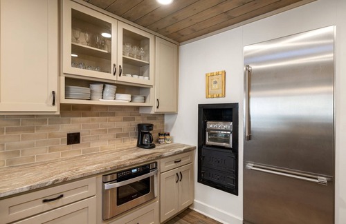 Weaverville Cabin | Wyndmere Lodge by Carolina Mornings | Historic Cabin w/Hot Tub