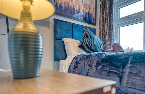 Bloxwich House | Xclusive Living 3 Bedroom House Close to NEC & Birmingham Airport with Free WiF