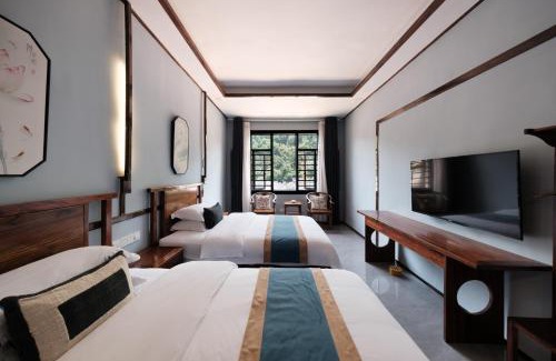 Fenghuang House | Xinsu Courtyard View GuestHouse