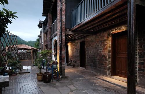 Fenghuang House | Xinsu Courtyard View GuestHouse
