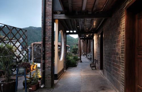 Fenghuang House | Xinsu Courtyard View GuestHouse