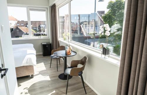 Raamsdonksveer Apartment | Xl Suite With Rain Shower, Aircon At City Center