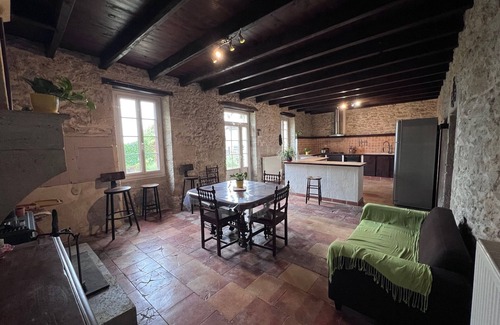 Saint-Antoine-du-Queyret House | XXL country house