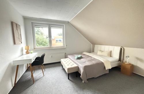Region Hannover District Apartment | XXL Penthouse - 240qm - 6 rooms - priv Parking- MalliBase Apartments
