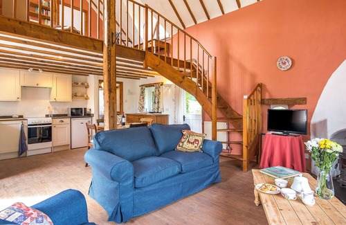 Clynderwen Cottage | Y Beudy, Holiday Cottage Near Preseli Hills, Sleeps 4, 2 bedrooms, bathrooms