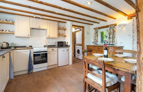 Clynderwen Cottage | Y Beudy, Holiday Cottage Near Preseli Hills, Sleeps 4, 2 bedrooms, bathrooms