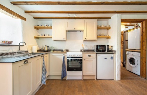 Clynderwen Cottage | Y Beudy, Holiday Cottage Near Preseli Hills, Sleeps 4, 2 bedrooms, bathrooms