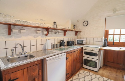 Llanybydder Cottage | Y BEUDY, pet friendly, character holiday cottage in Llanybydder