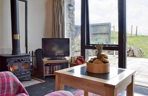 Llangadog House | Y Bwthyn-Oxm