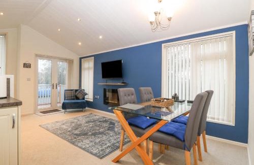 Llanfairpwllgwyngyll House | Y Caban