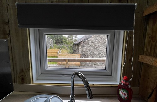 Bryn-crug Cottage | Y Caban - sleeps 4 guests in 2 bedrooms