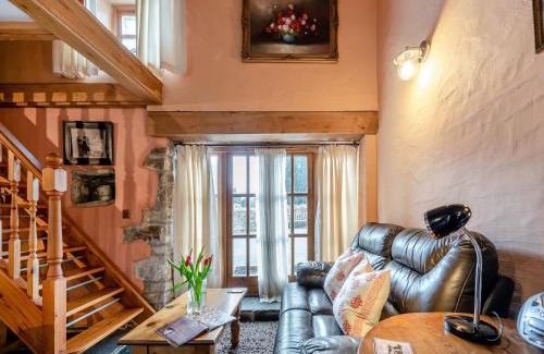 Llanybydder House | Y Cartws