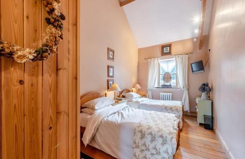 Llanybydder House | Y Cartws