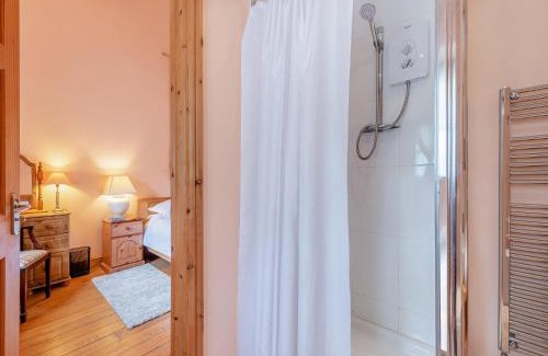 Llanybydder House | Y Cartws