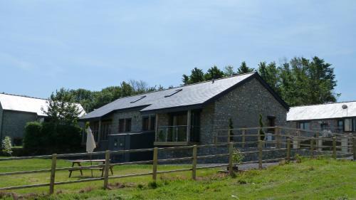 Barry House | Y Cudyll Coch
