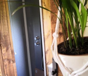 Caersws Ski Chalet | Y Cwtch