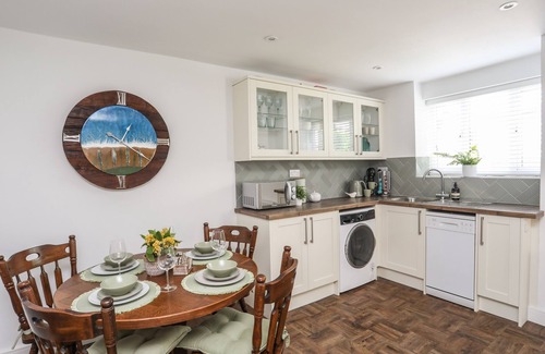 Newborough Cottage | Y GOEDWIG, pet friendly, with a garden in Newborough