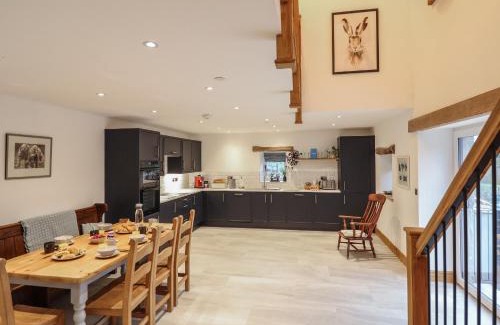 Cwmtirmynach House | Y Stabl