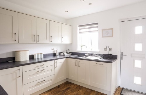 Brynteg Cottage | Y TY PREN, with a garden in Benllech