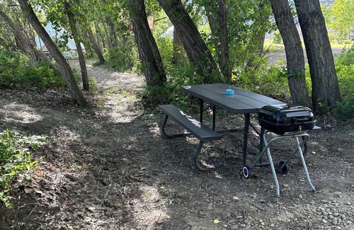 Rosedale Cabin | #Y2 Sage & Wildflower- 1 Queen bed/-Pet Friendly