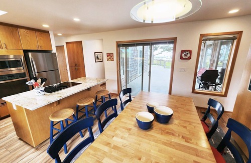 Yachats House | Yachats Home! Walk to Everything! Hot Tub!