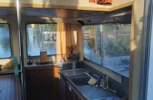 Hohenlychen Boat Rental | Yachtcharter in Mecklenburgische Seenplatte· Locaboat Pénichette 935 W