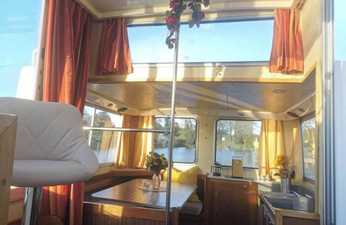 Hohenlychen Boat Rental | Yachtcharter in Mecklenburgische Seenplatte· Locaboat Pénichette 935 W