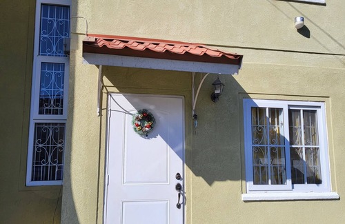 Spanish Town House | Yahweh's housenSpacious Town house gated community. Near gas station supermarket