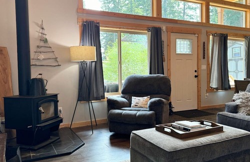 Cle Elum House | Yakima River Home-Sun Country Golf-Hiking-Biking-Sleeps 8