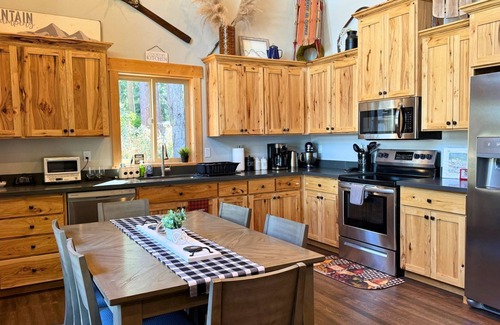 Cle Elum House | Yakima River Home-Sun Country Golf-Hiking-Biking-Sleeps 8