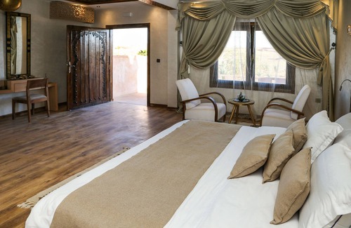 Lac Yasmins Hotel | YAKOUT MERZOUGA LUXURY CAMP