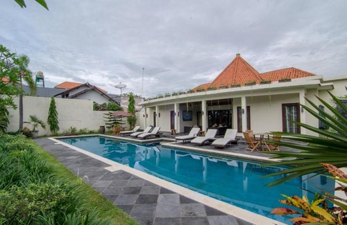 Senggigi Villa | Yamari Villa