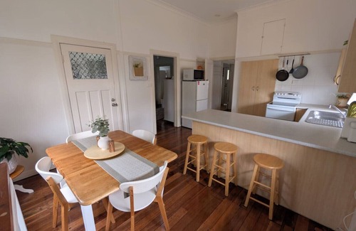 Yamba House | Yamba Somerset Cottage