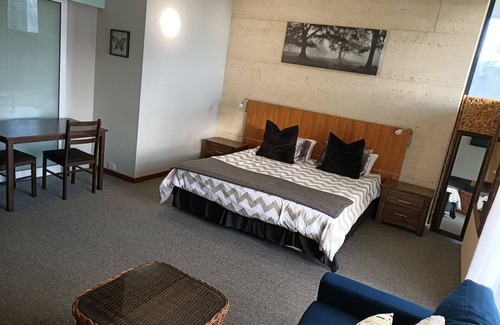 Yanchep Hotel | Yanchep Inn