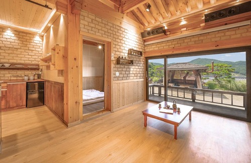 Seojong House | Yangpyeong Agni Choshi Mae Hanok Stay