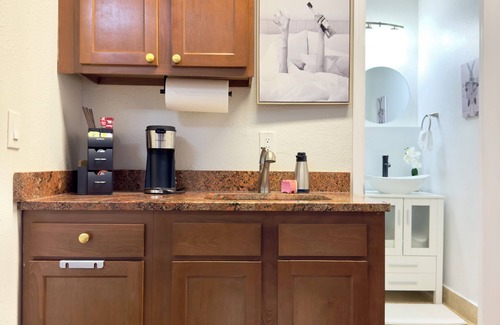 Azalea Park Apartment | Yania's Cozy Getaway
