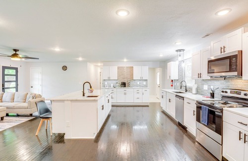 Lamar House | Yard w/Patio: Family-Friendly Home in Lamar!