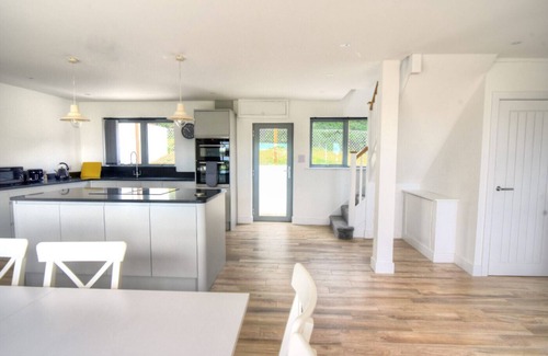 Charmouth House | YARROW, pet friendly, country holiday cottage in Charmouth