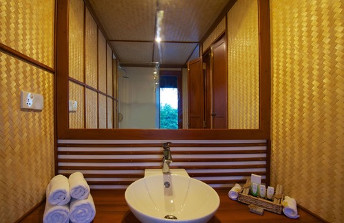 Aturuwella Boat Rental | Yathra Houseboat