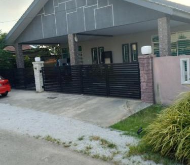 Kampung Permatang Indah House | Yaths homestay