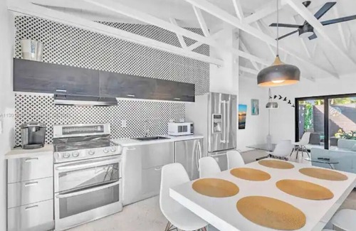 Oakland Park House | Ydarshhome