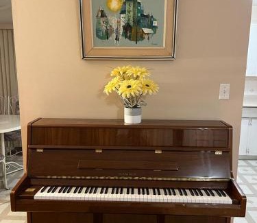 Cloverdale House | Year End Sale- Beautiful Private Rooms- Hurry Last 3 Days