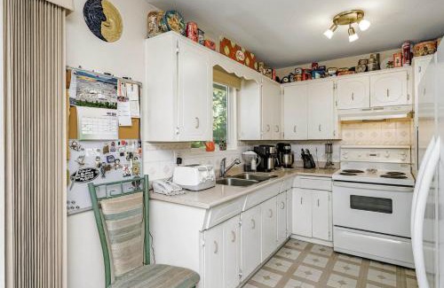 Cloverdale House | Year End Sale- Beautiful Private Rooms- Hurry Last 3 Days