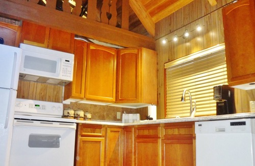 Roslyn Ridge Ski Chalet | Year Round Access Near Lake Cle Elum, Snowmobile In Winter, And Suncadia