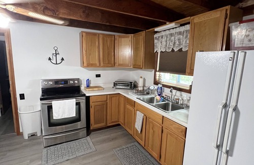 Wellesley Island Cottage | YEAR ROUND Lake of the Isles Waterfront Cottage & boat dock!