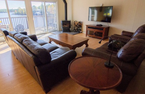 St. Charles House | Year-round vacation for family and friends by the lake Nipissing.