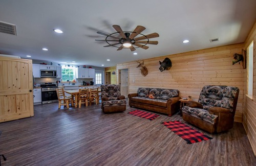 Goodsprings Cabin | Yellow Creek Cabin- A Country Getaway