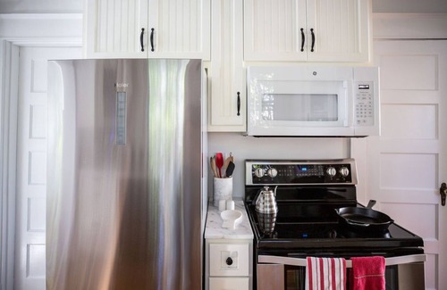 Belmont House | Yellow House| 2 BR Cottage Dtwn Cville/Belmont